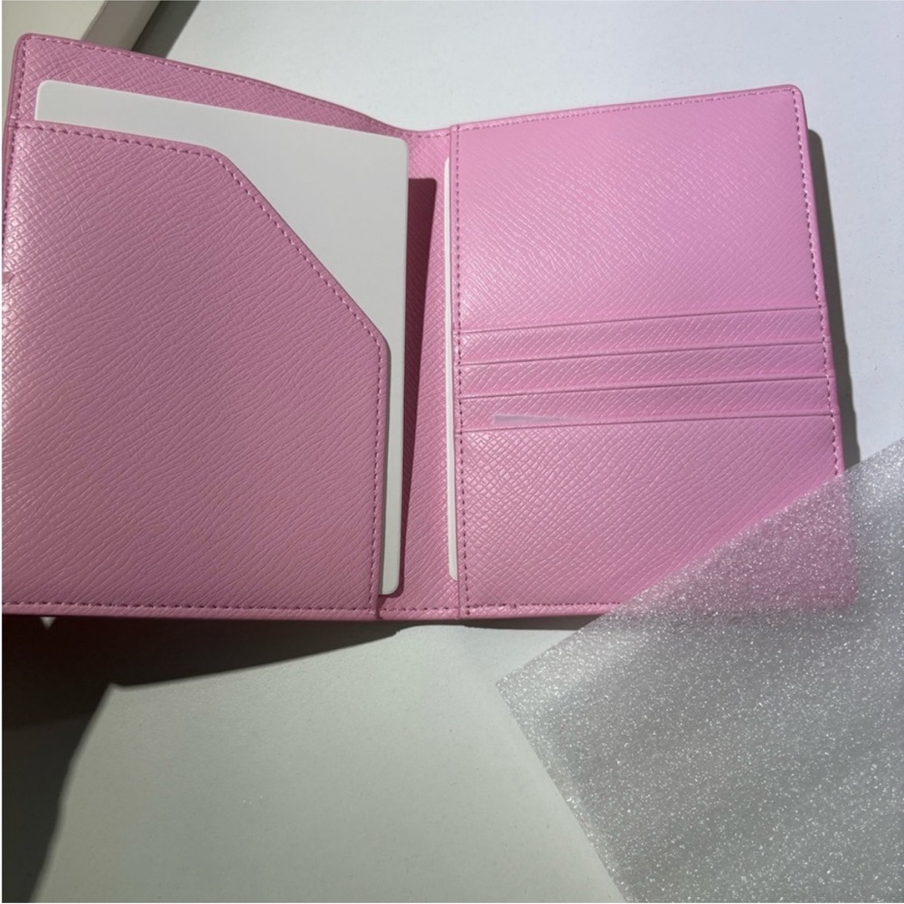 Swarovski gift passport holder - Picture 3 of 12